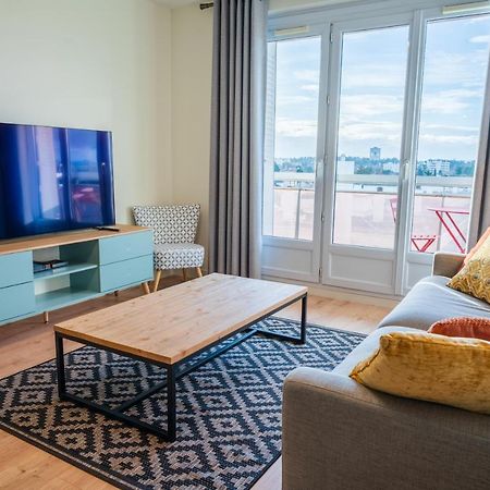 T2 De Standing Climatise Avec Parking Prive, Tram T2 T5, Hopitaux Est Apartment Bron Luaran gambar