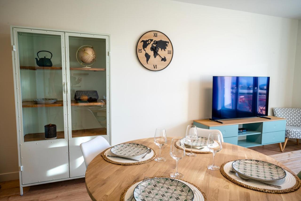T2 De Standing Climatise Avec Parking Prive, Tram T2 T5, Hopitaux Est Apartment Bron Luaran gambar