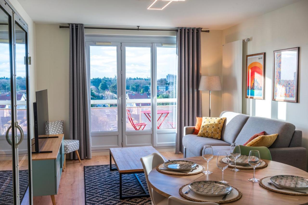 T2 De Standing Climatise Avec Parking Prive, Tram T2 T5, Hopitaux Est Apartment Bron Luaran gambar