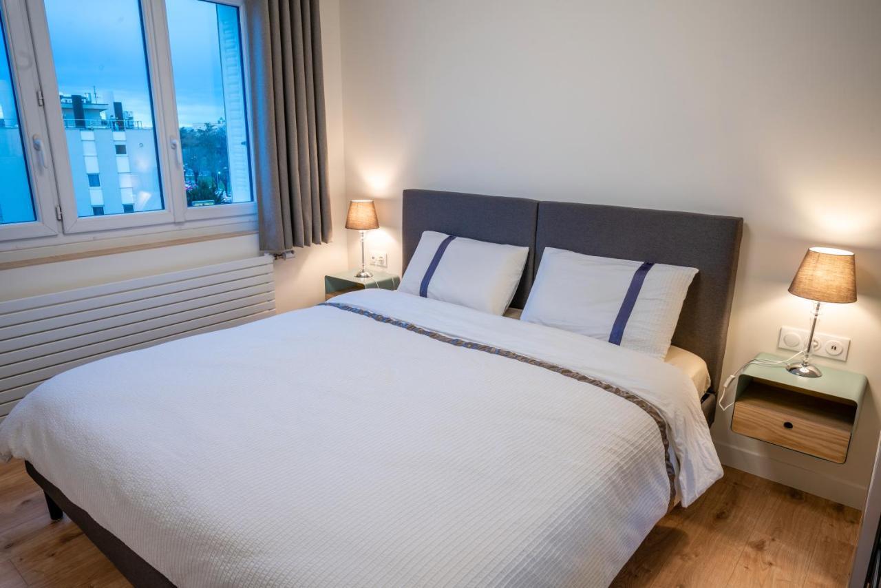 T2 De Standing Climatise Avec Parking Prive, Tram T2 T5, Hopitaux Est Apartment Bron Luaran gambar