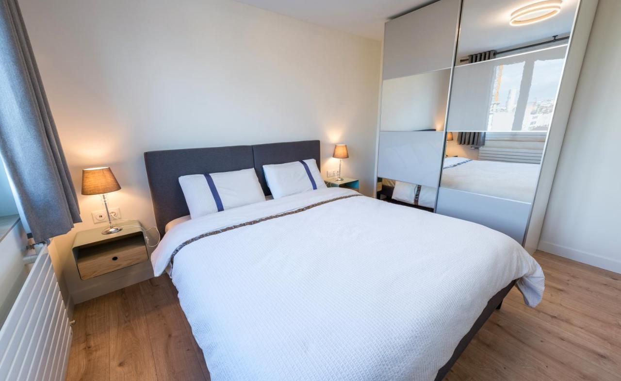 T2 De Standing Climatise Avec Parking Prive, Tram T2 T5, Hopitaux Est Apartment Bron Luaran gambar